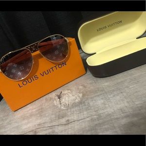 Louis Vuitton ( Sunglasses)
